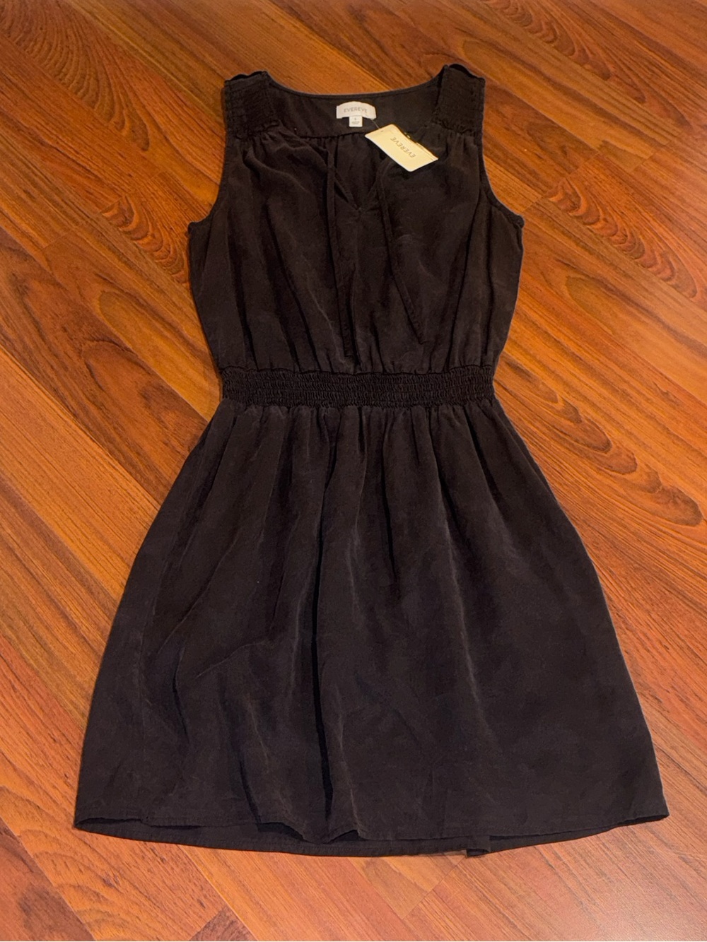 NWT Evereve Zelda Dress Black Smocked Waist Comfortable Flattering Fit Small